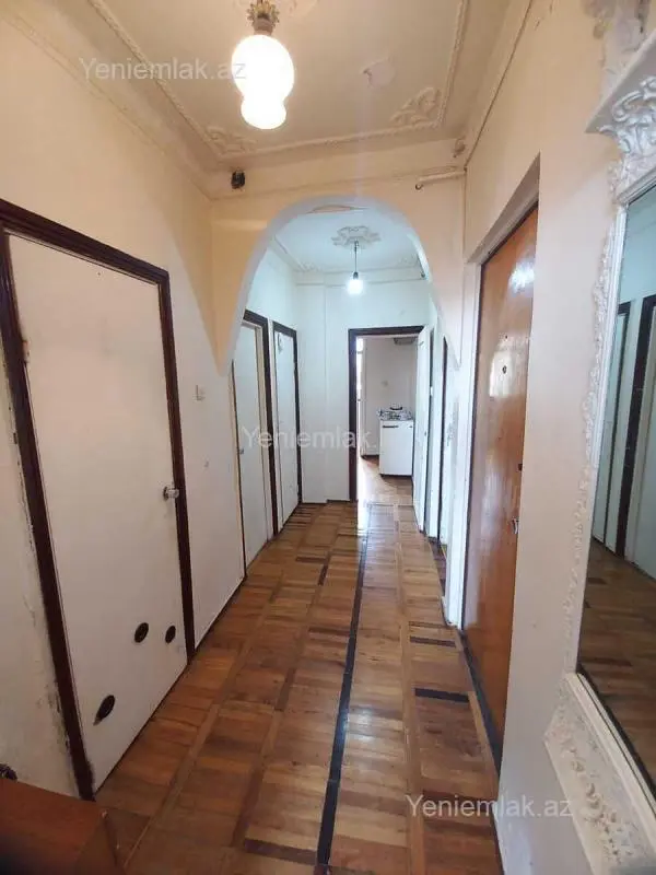 Satılır 2 otaqlı köhnə tikili 65 m²