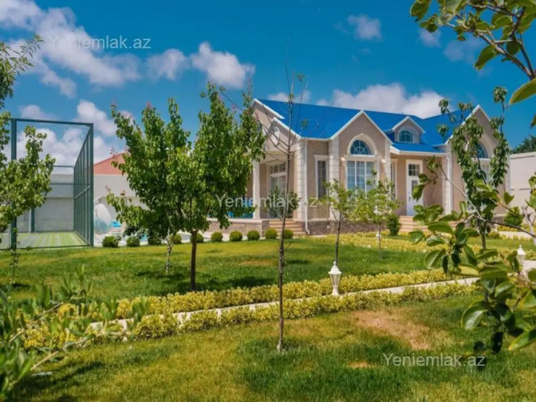 Satılır 5 otaqlı həyət evi 300 m²