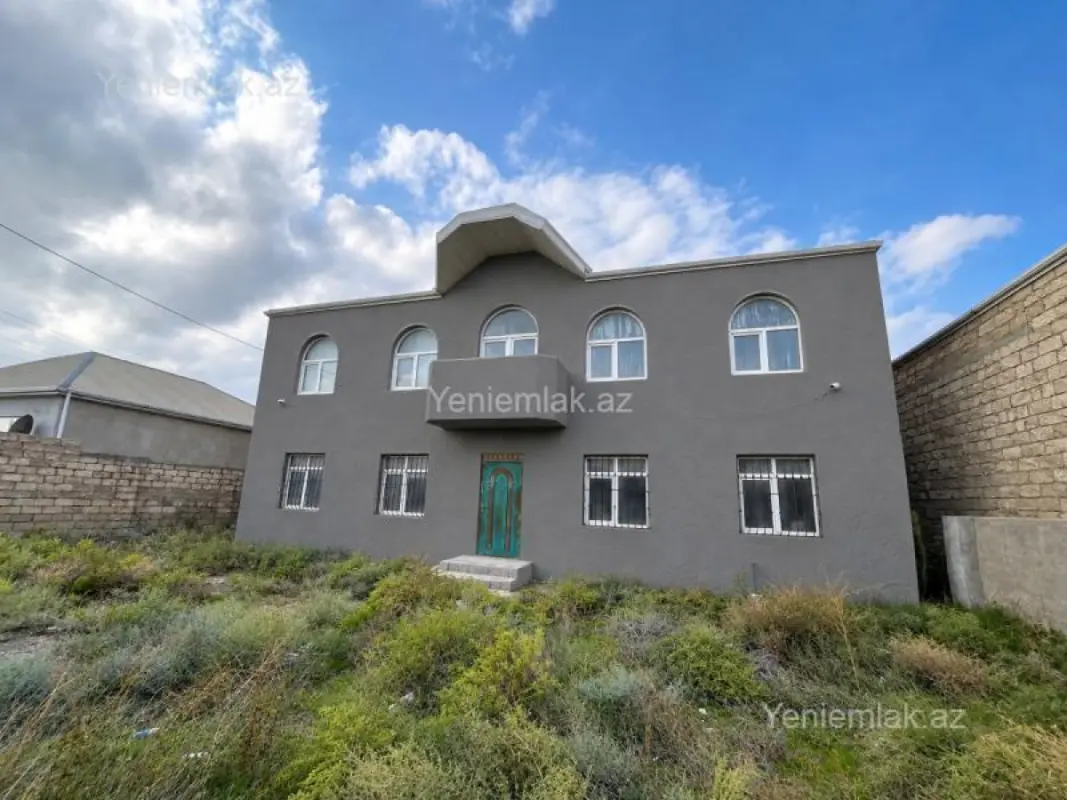 Satılır 8 otaqlı həyət evi 210 m²