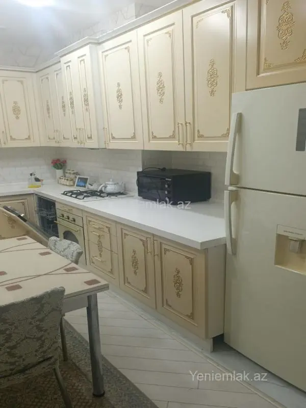 Satılır 3 otaqlı yeni tikili 130 m²