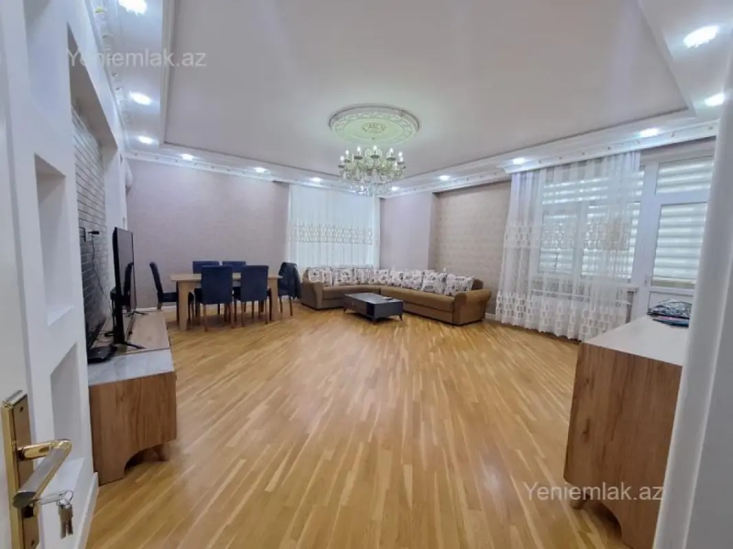 Satılır 3 otaqlı yeni tikili 135 m²