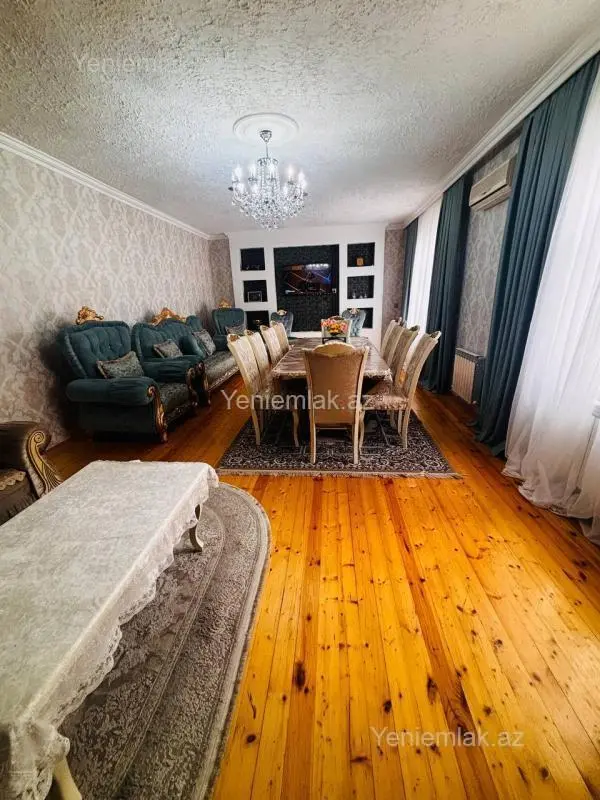 Satılır 8 otaqlı həyət evi 250 m²