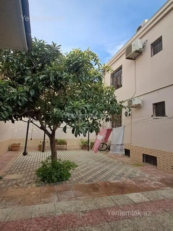 Satılır 5 otaqlı həyət evi 280 m²