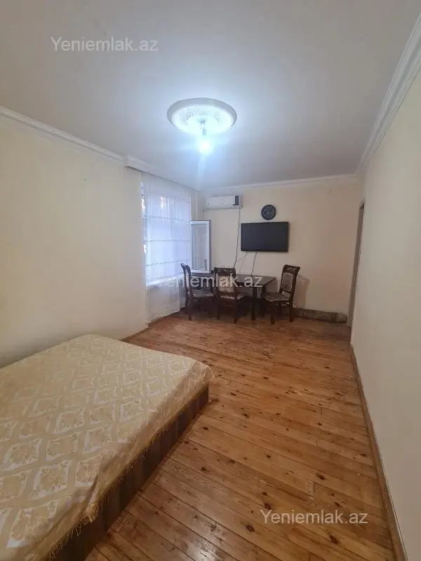 Satılır 2 otaqlı köhnə tikili 40 m²