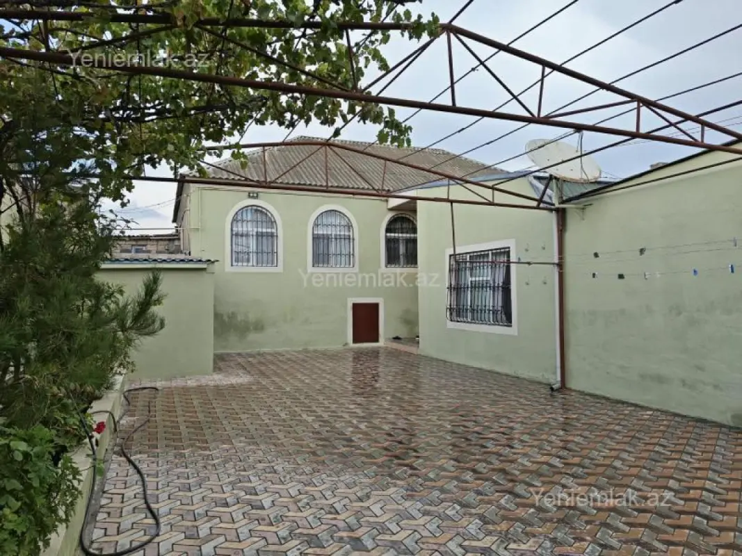 Satılır 4 otaqlı həyət evi 140 m²