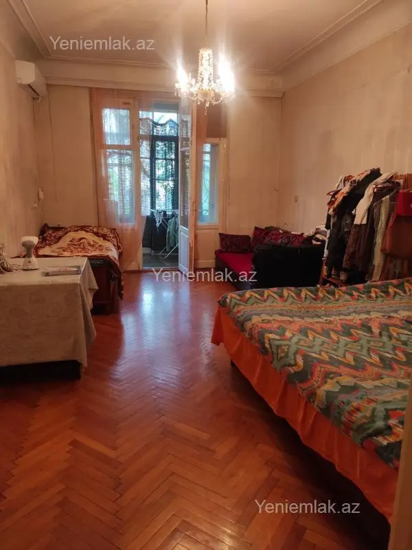 Satılır 2 otaqlı köhnə tikili 70 m²