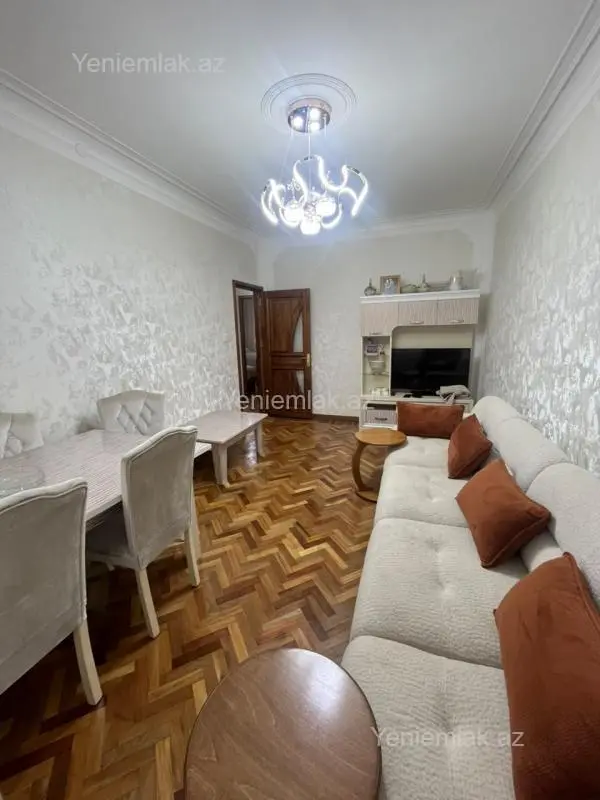 Satılır 3 otaqlı köhnə tikili 80 m²