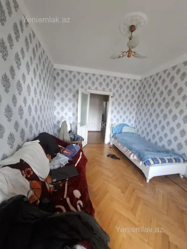 Satılır 2 otaqlı köhnə tikili 70 m²