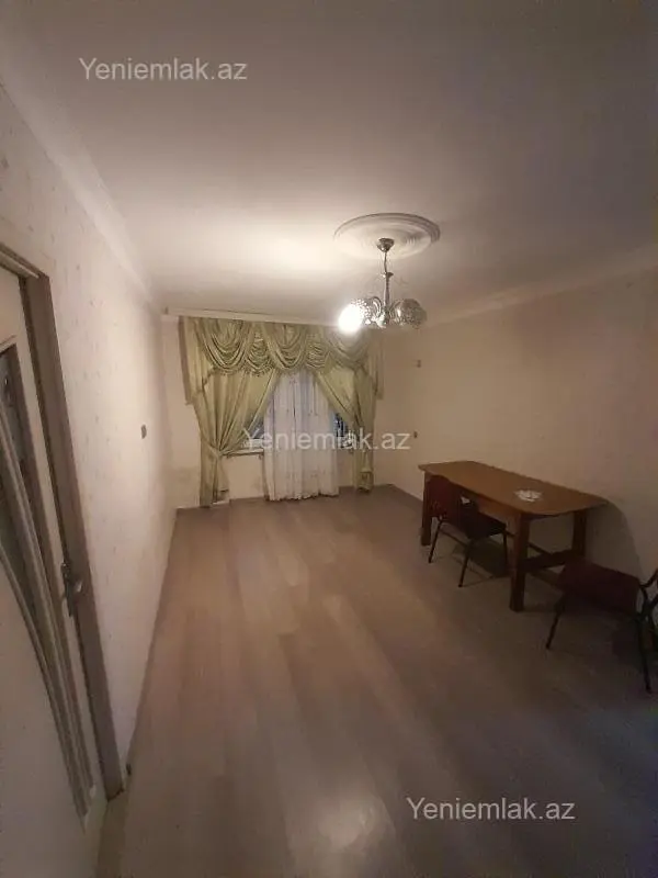 Satılır 2 otaqlı köhnə tikili 43 m²