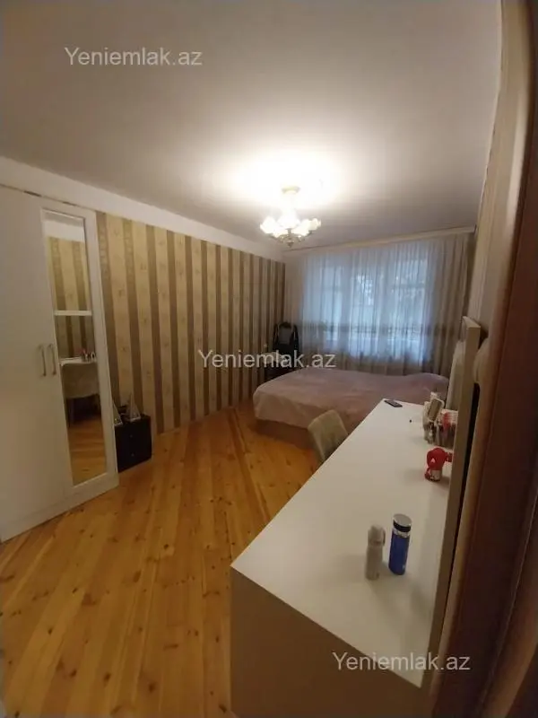 Satılır 4 otaqlı köhnə tikili 90 m²