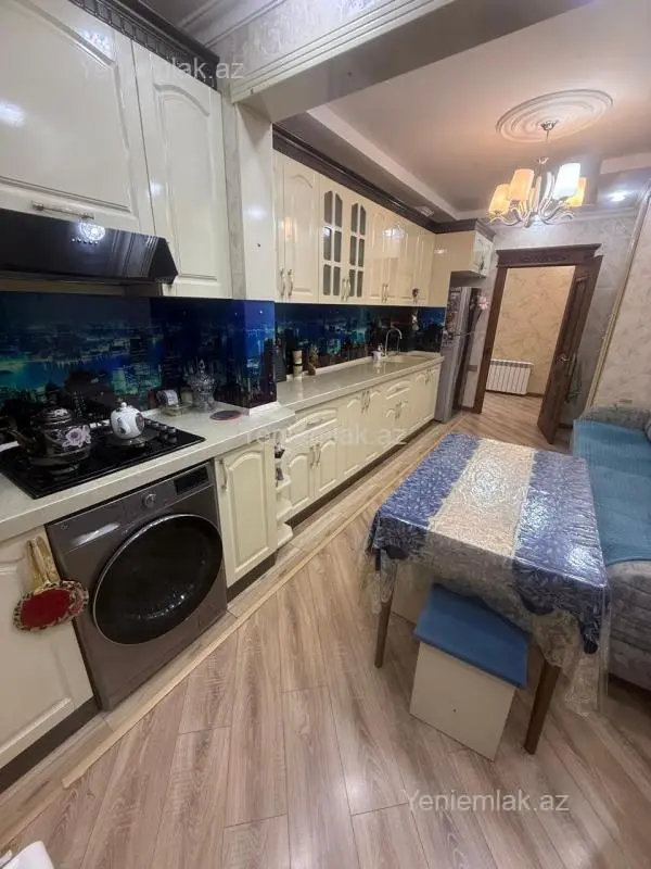 Satılır 5 otaqlı köhnə tikili 110 m²