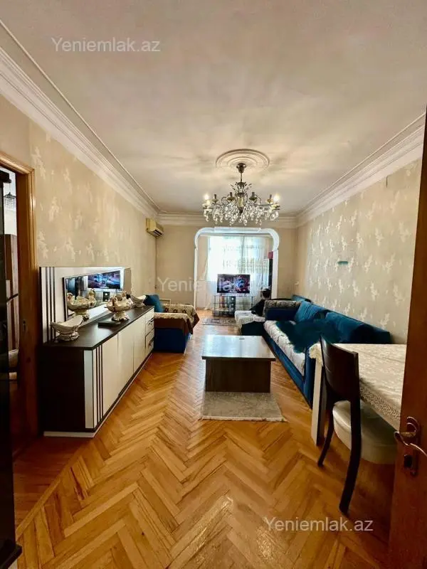 Satılır 3 otaqlı köhnə tikili 75 m²