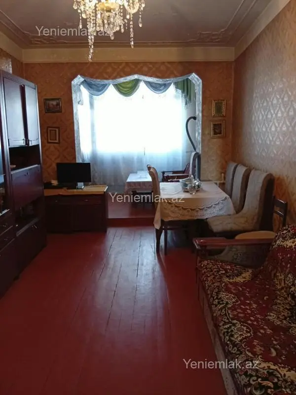 Satılır 2 otaqlı köhnə tikili 50 m²