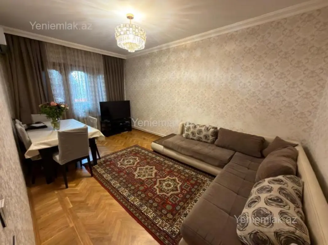 Satılır 4 otaqlı köhnə tikili 100 m²