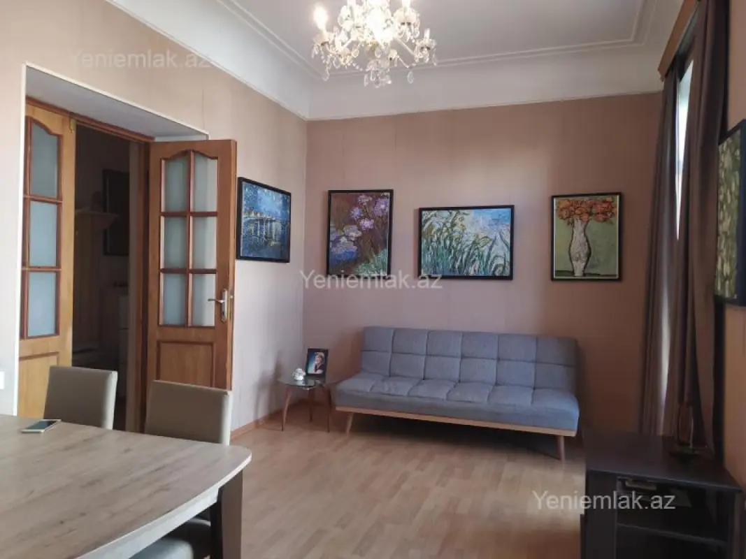 Satılır 3 otaqlı köhnə tikili 80 m²