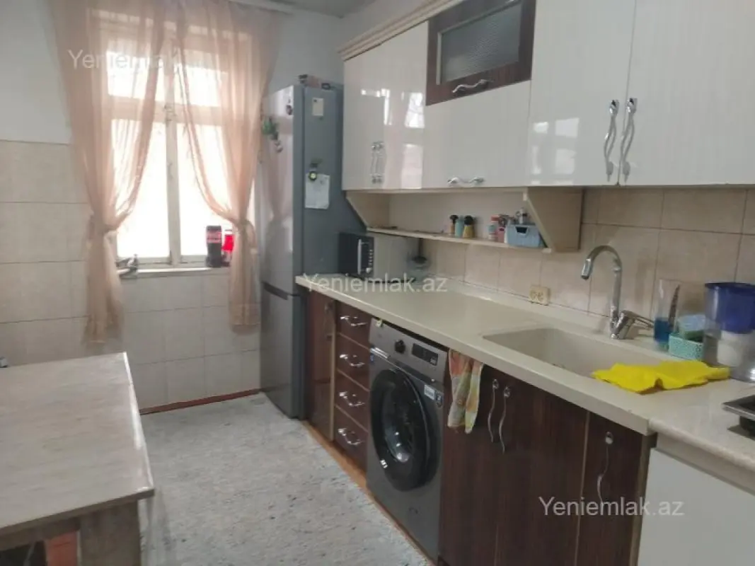 Satılır 4 otaqlı köhnə tikili 90 m²