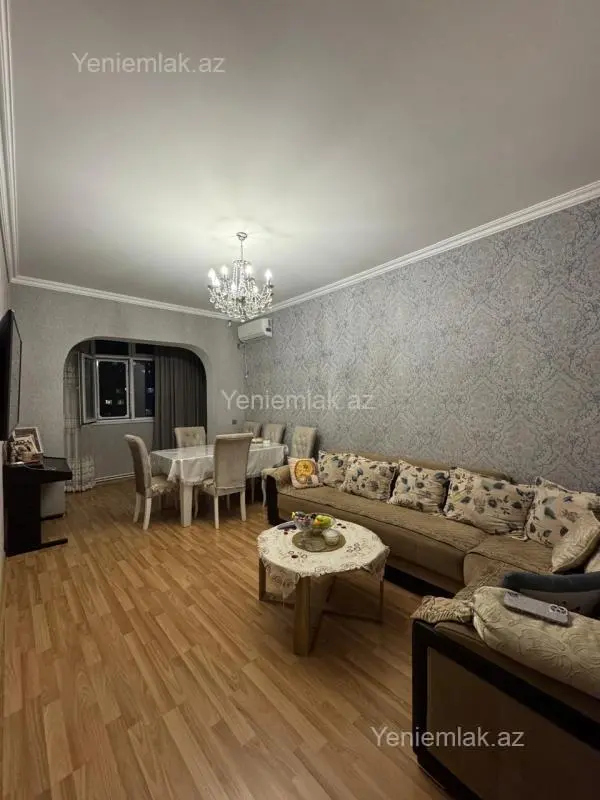 Satılır 4 otaqlı köhnə tikili 120 m²