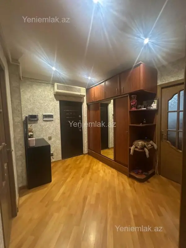 Satılır 3 otaqlı köhnə tikili 82 m²