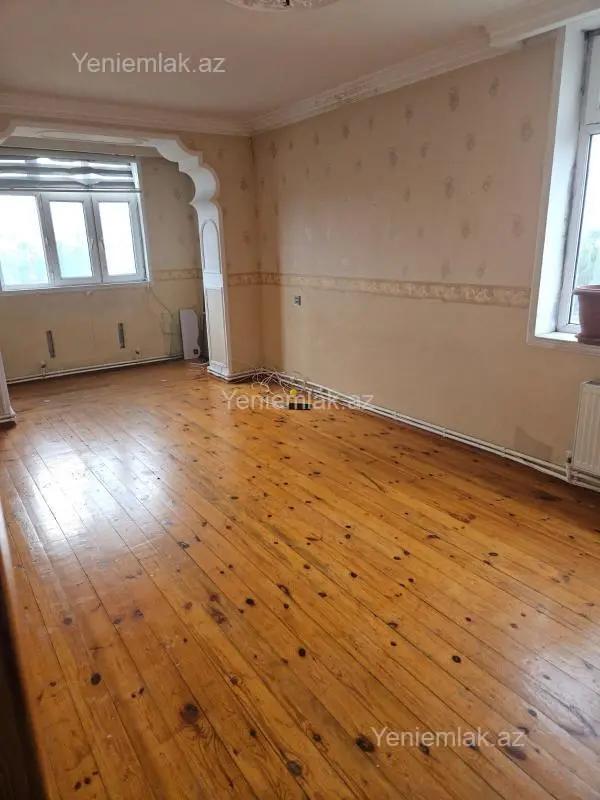 Satılır 5 otaqlı köhnə tikili 130 m²
