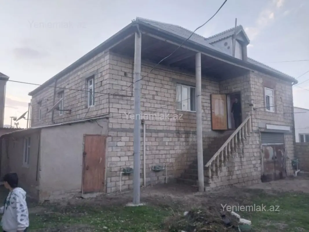 Satılır 6 otaqlı həyət evi 200 m²