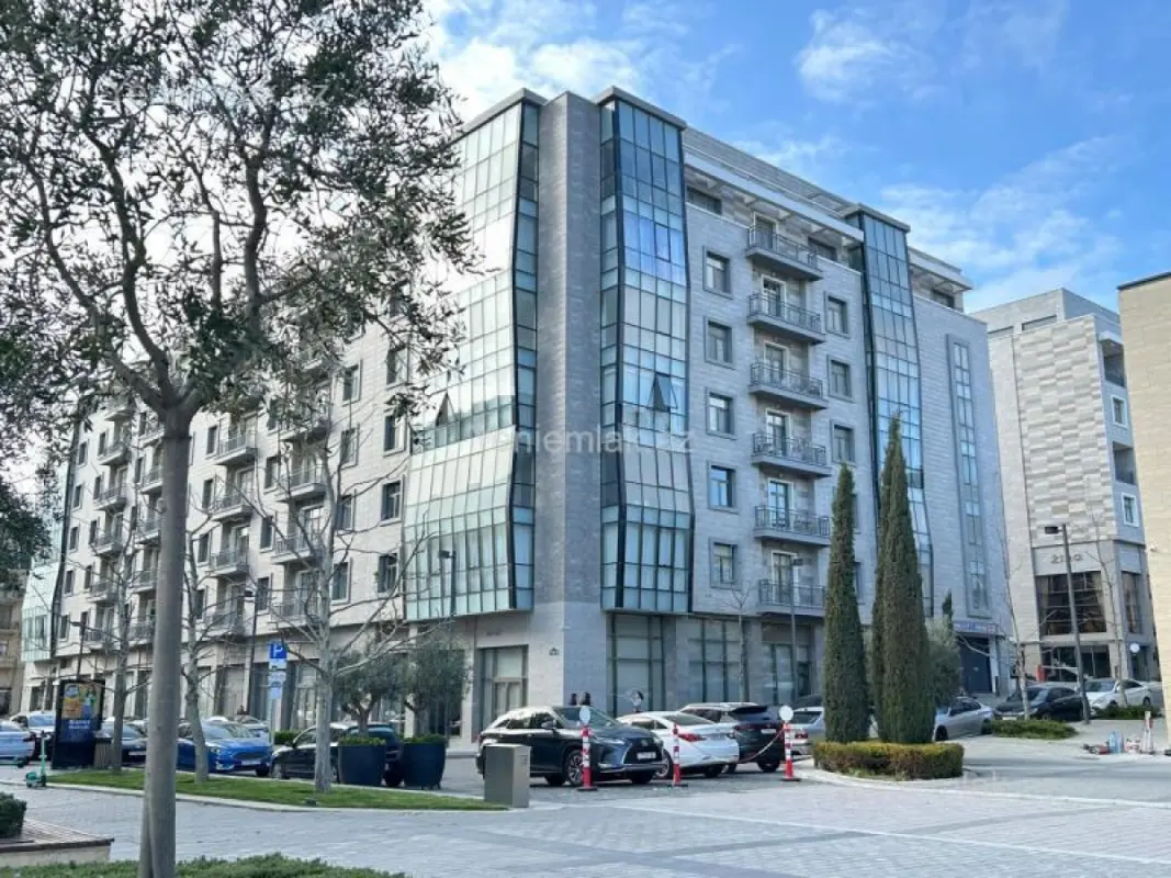 Satılır 4 otaqlı yeni tikili 200 m²
