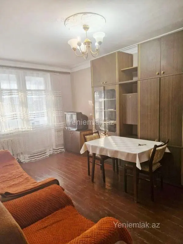 Satılır 2 otaqlı köhnə tikili 50 m²