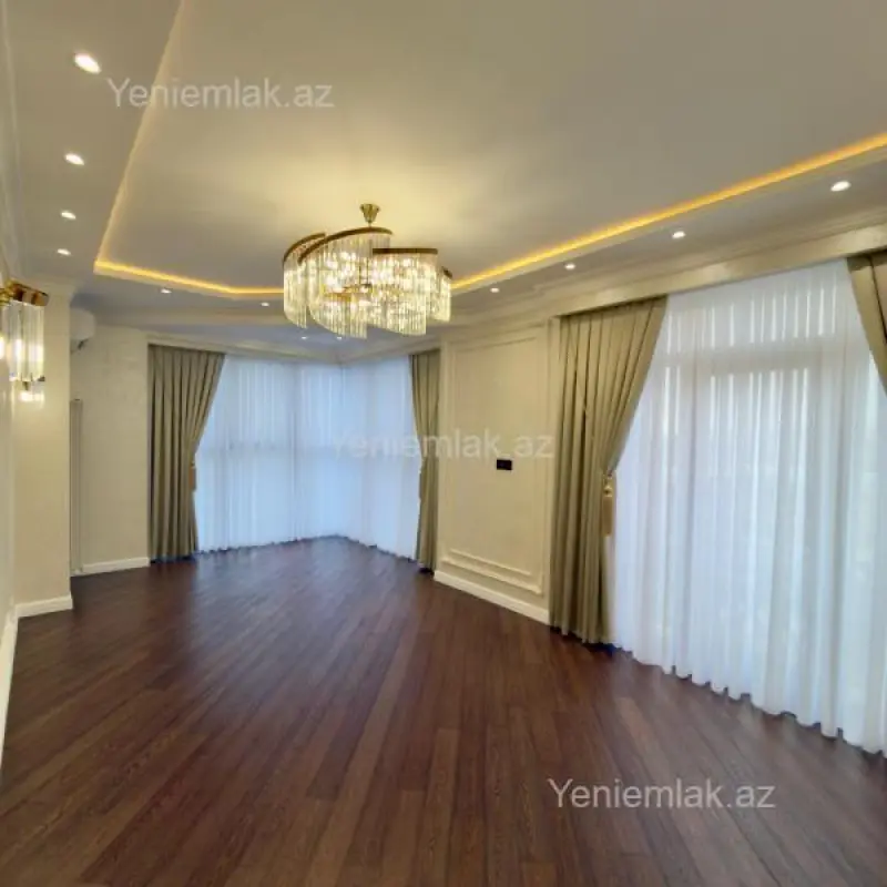 Satılır 3 otaqlı yeni tikili 130 m²