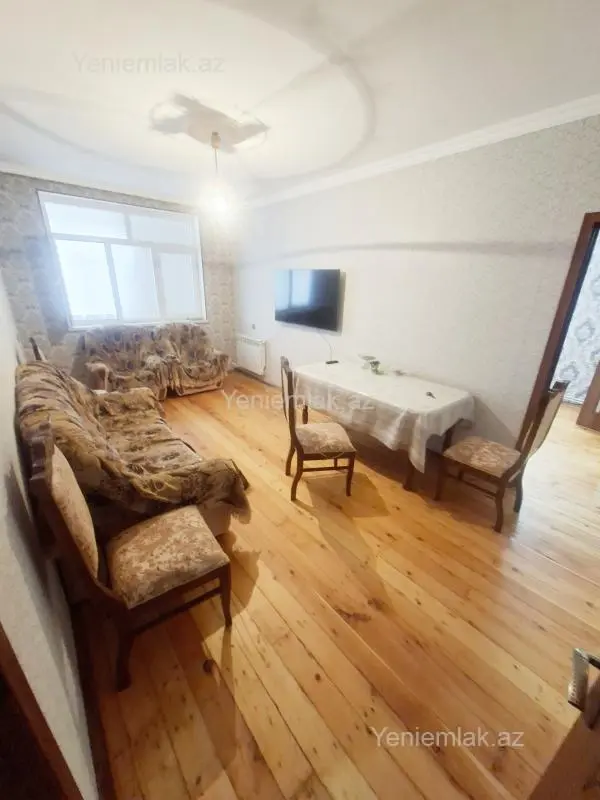 Satılır 5 otaqlı köhnə tikili 130 m²