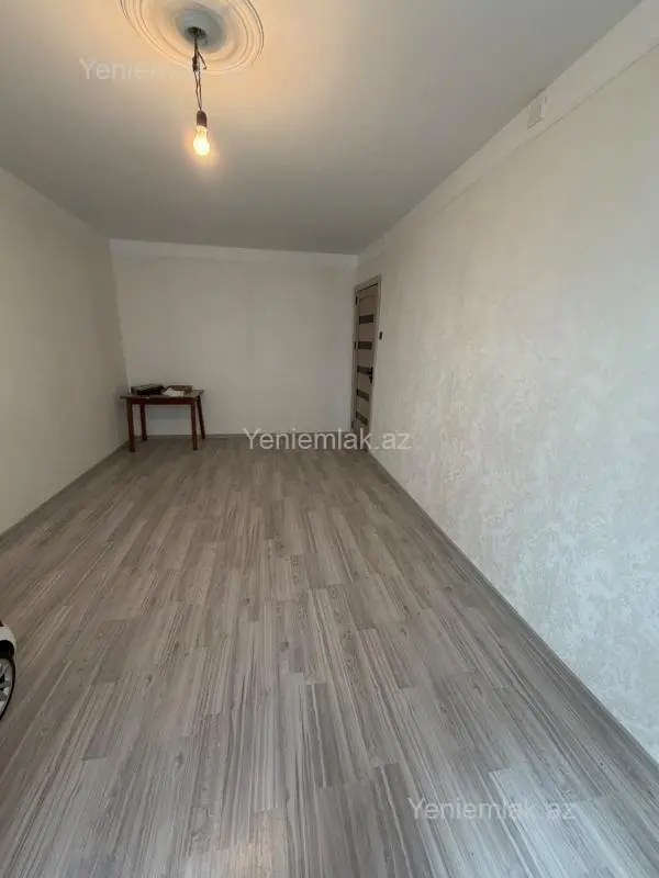 Satılır 1 otaqlı köhnə tikili 32 m²