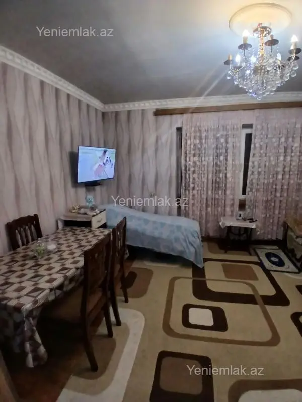 Satılır 2 otaqlı köhnə tikili 70 m²