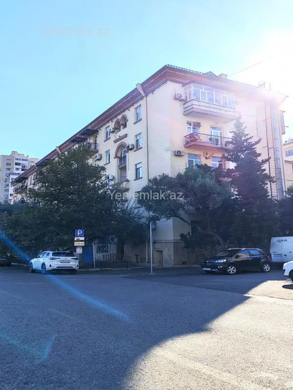 Satılır 2 otaqlı köhnə tikili 70 m²