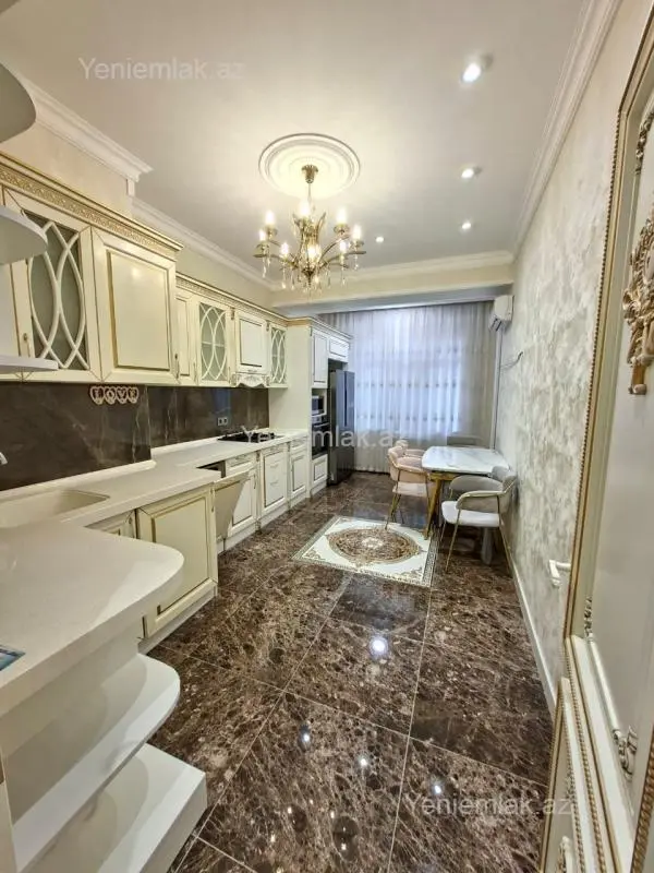 Satılır 4 otaqlı yeni tikili 150 m²