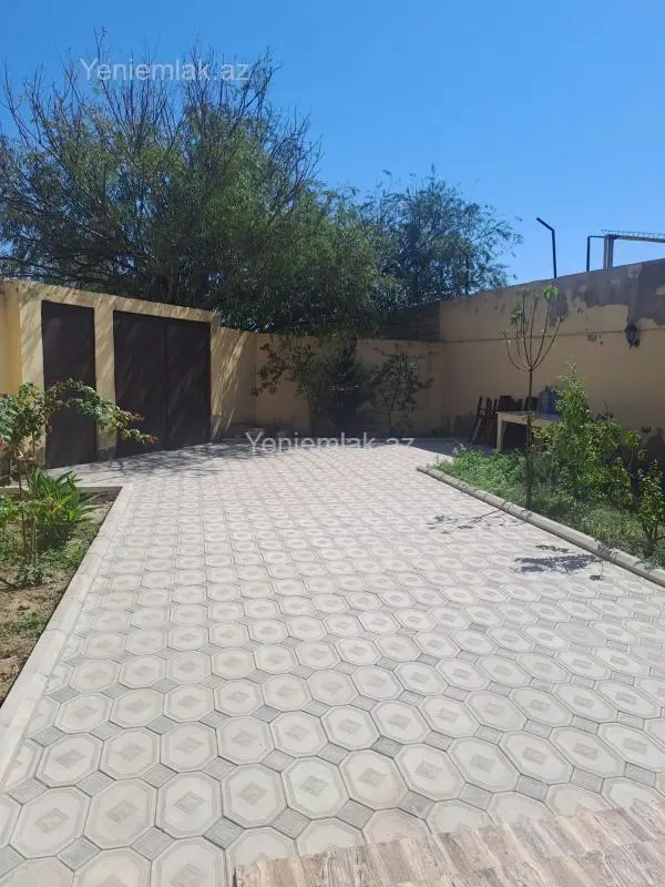Satılır 4 otaqlı həyət evi 100 m²