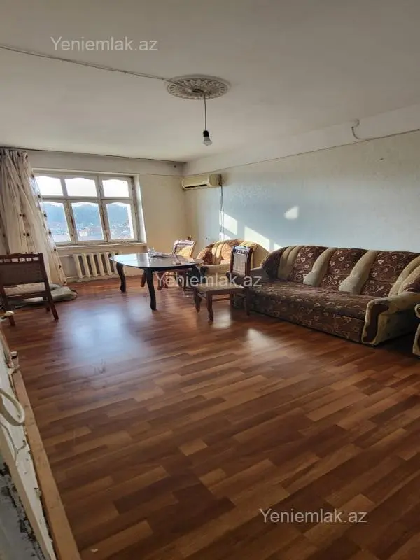 Satılır 2 otaqlı köhnə tikili 60 m²