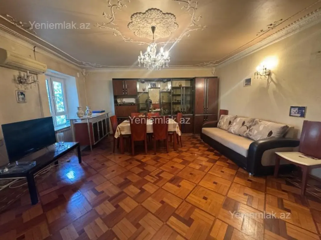 Satılır 4 otaqlı köhnə tikili 85 m²