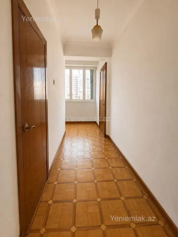 Satılır 3 otaqlı köhnə tikili 100 m²