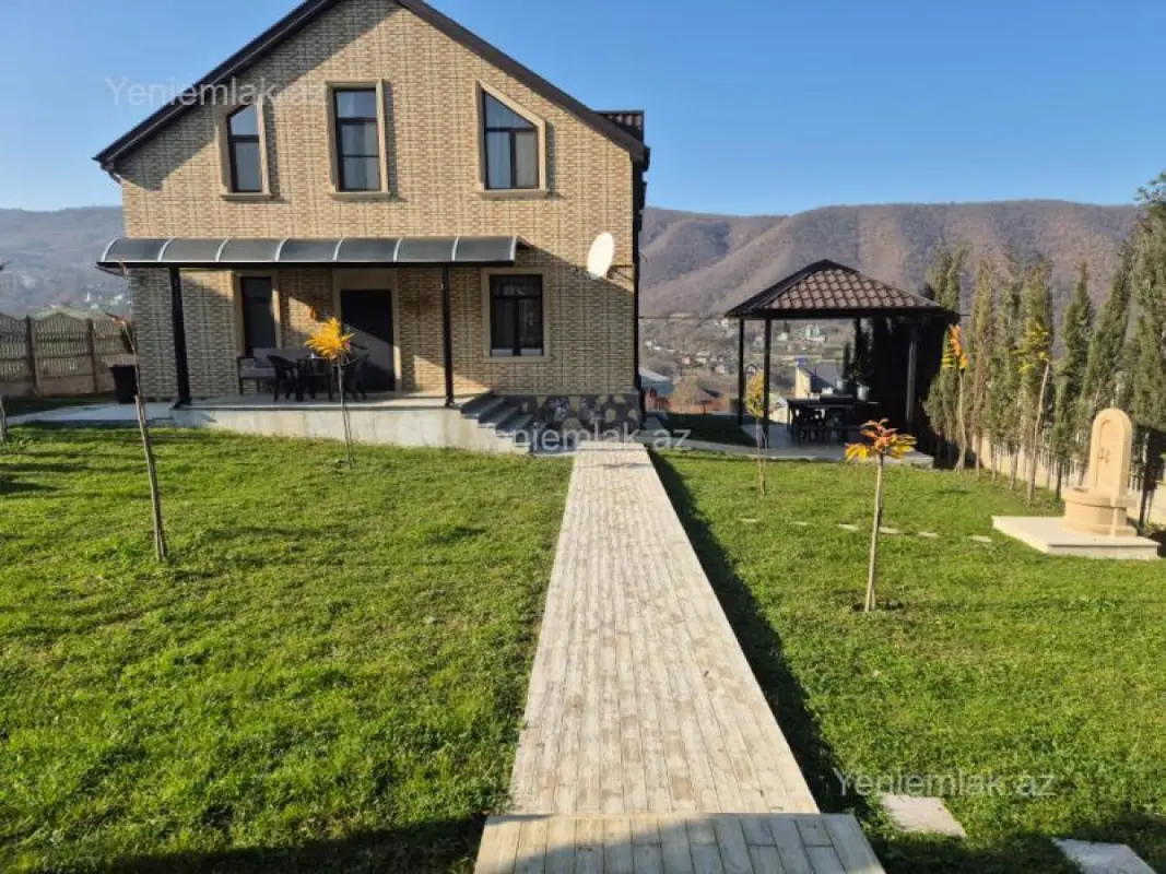 Satılır 5 otaqlı həyət evi 200 m²