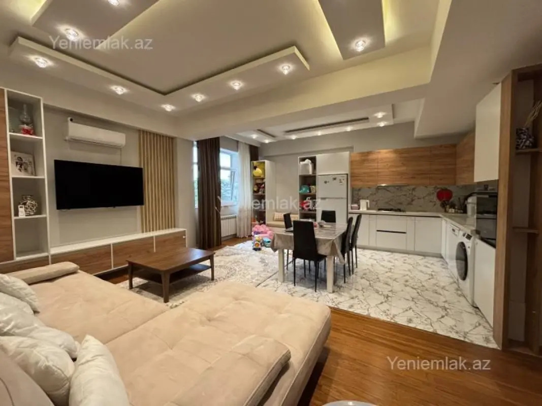 Satılır 3 otaqlı yeni tikili 130 m²