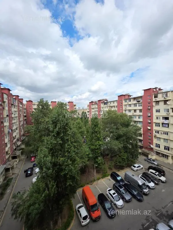 Satılır 4 otaqlı köhnə tikili 110 m²