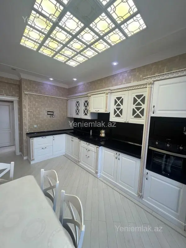 Satılır 3 otaqlı yeni tikili 140 m²