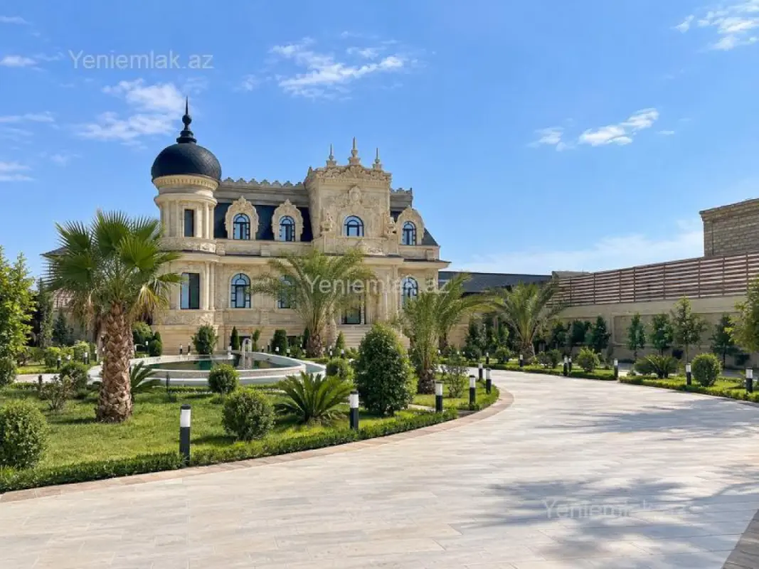Satılır 8 otaqlı həyət evi 535 m²