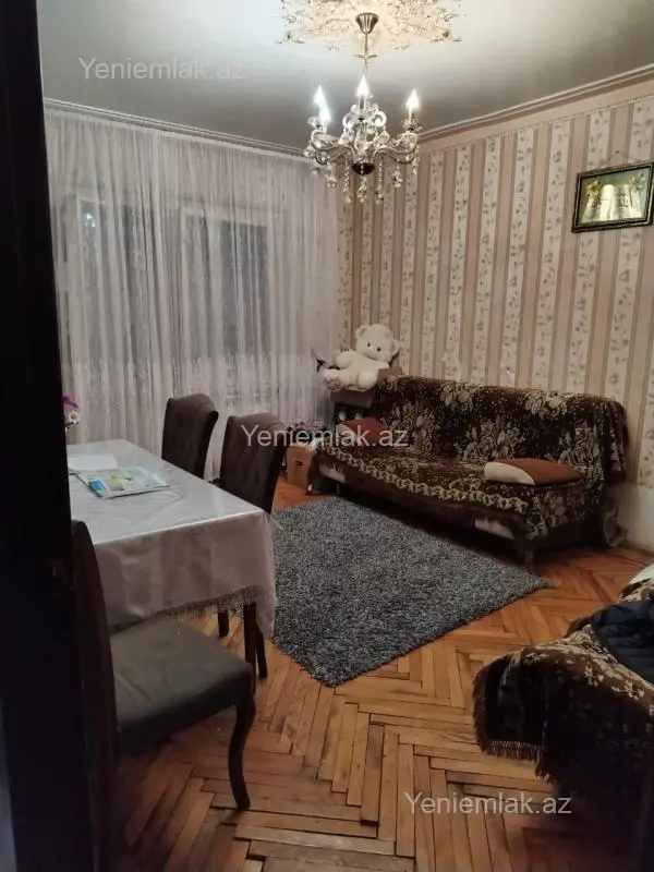 Satılır 2 otaqlı köhnə tikili 56 m²