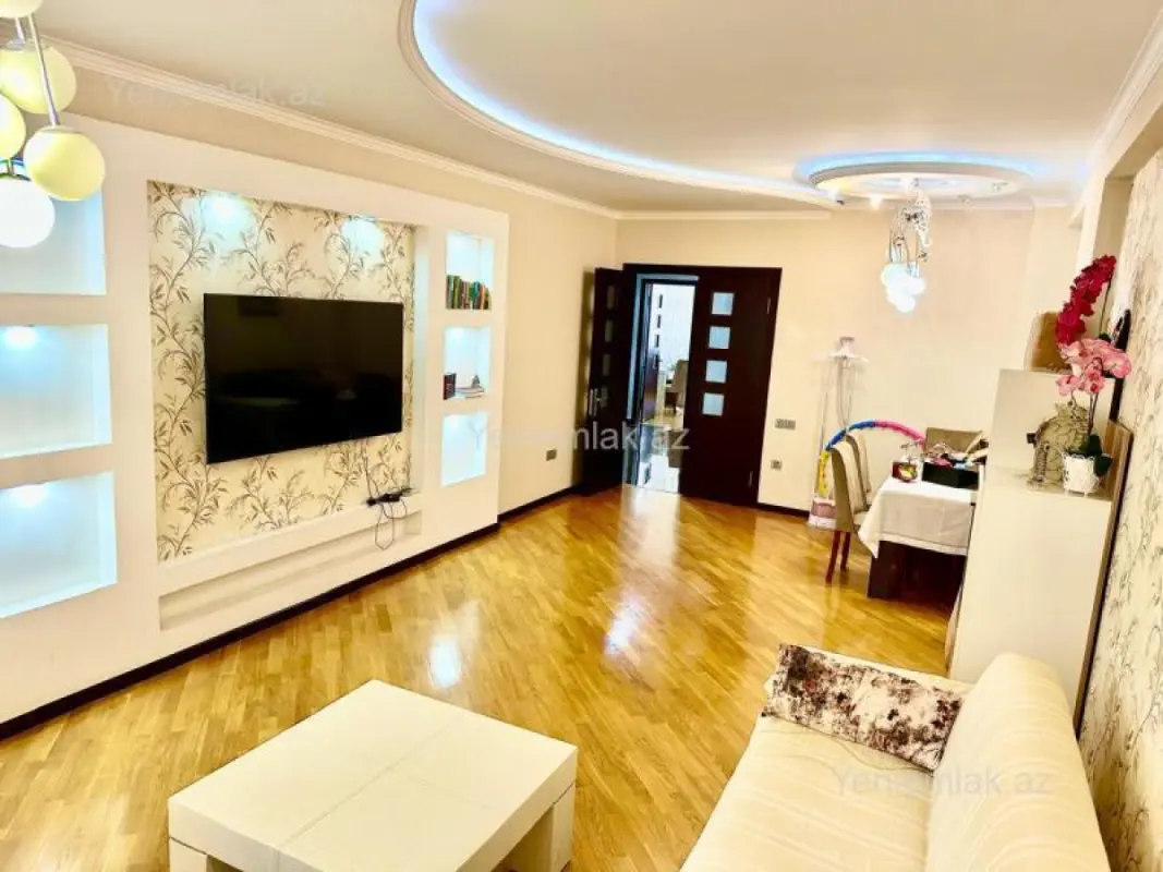 Satılır 3 otaqlı yeni tikili 130 m²