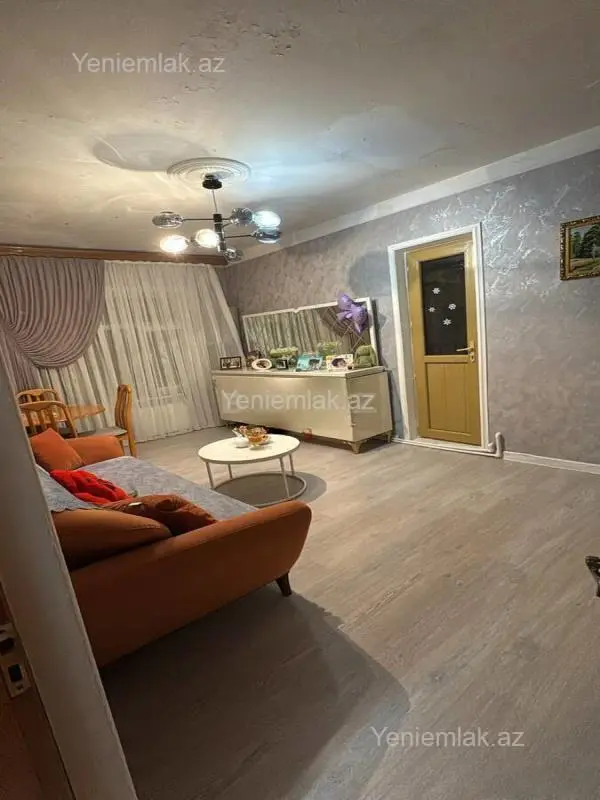 Satılır 2 otaqlı köhnə tikili 60 m²