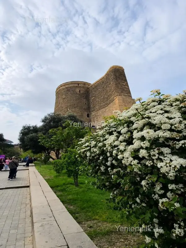 Satılır 7 otaqlı köhnə tikili 130 m²