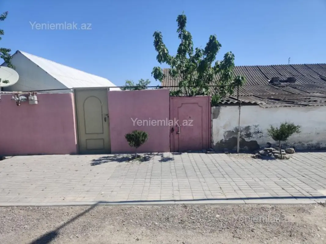 Satılır 2 otaqlı həyət evi 79 m²