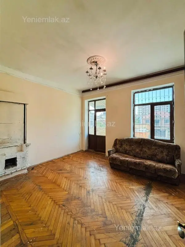 Satılır 2 otaqlı köhnə tikili 60 m²