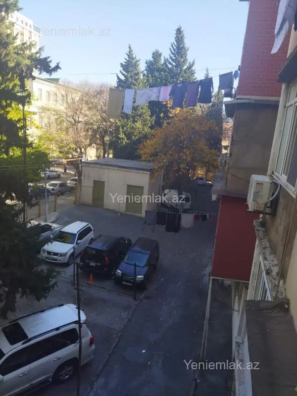 Satılır 2 otaqlı köhnə tikili 50 m²