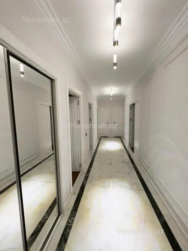 Satılır 5 otaqlı köhnə tikili 130 m²