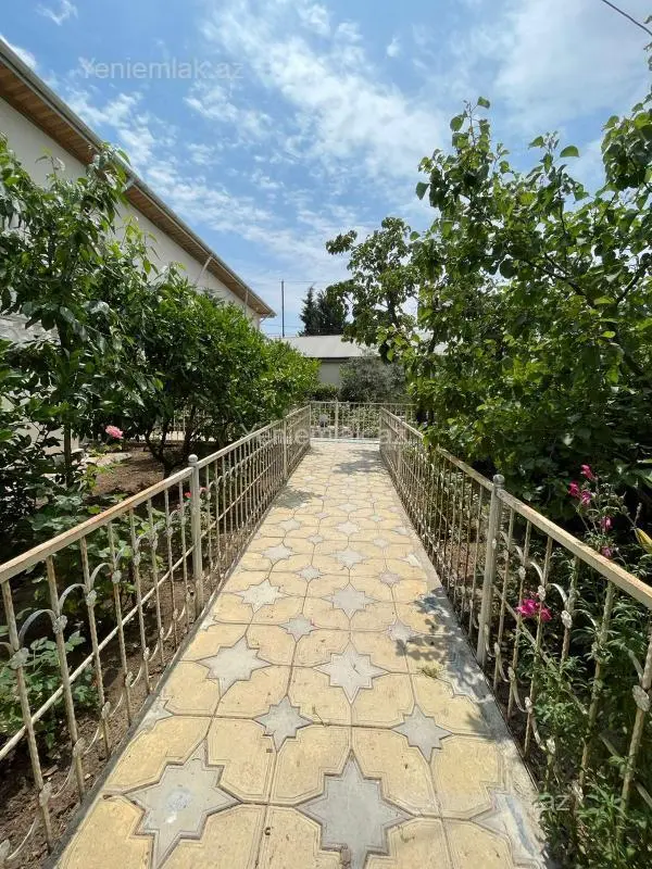 Satılır 6 otaqlı həyət evi 185 m²